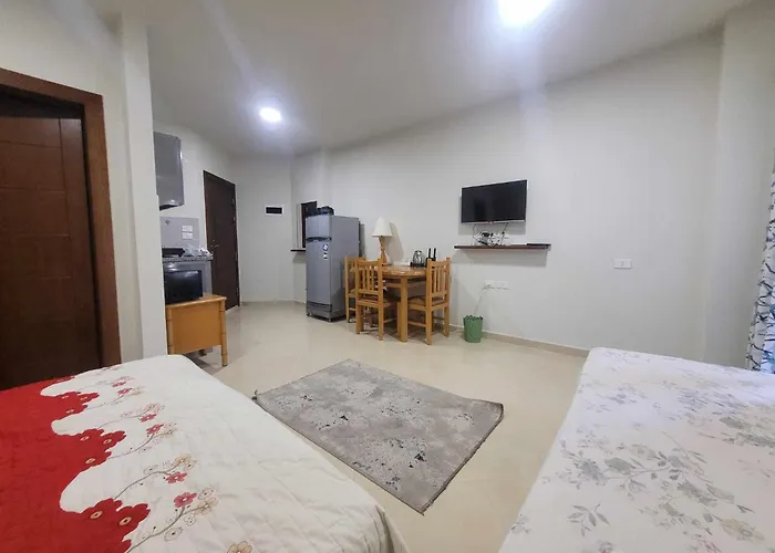 With Seaview, Amazing For Couples, Sunny & Seaview & Free Wi-fi Apartman