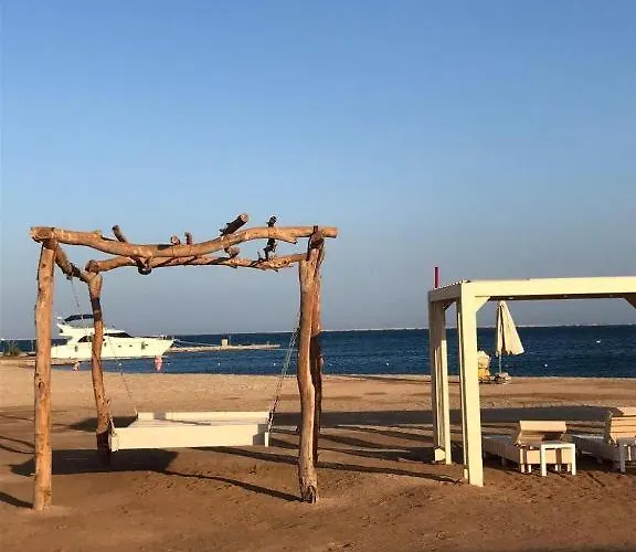 Apartman With Seaview, Amazing For Couples, Sunny & Seaview & Free Wi-fi Gurdaka