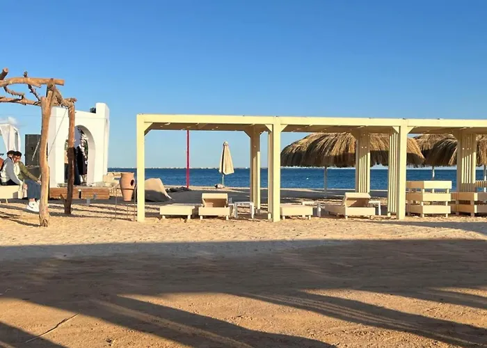 With Seaview, Amazing For Couples, Sunny & Seaview & Free Wi-fi Apartman Gurdaka