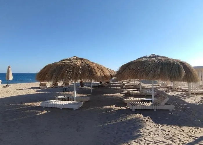 With Seaview, Amazing For Couples, Sunny & Seaview & Free Wi-fi Apartman Gurdaka