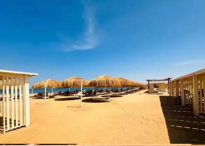 With Seaview, Amazing For Couples, Sunny & Seaview & Free Wi-fi Apartman